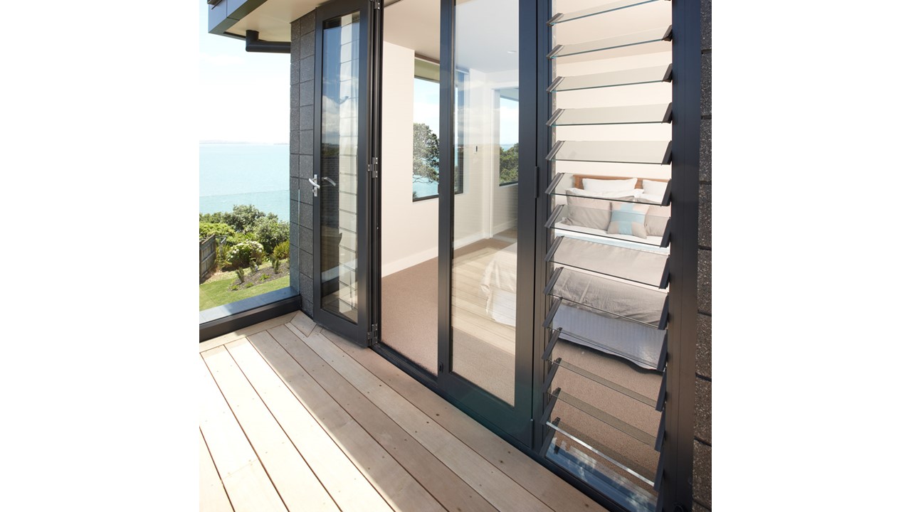 Altus Louvre Windows