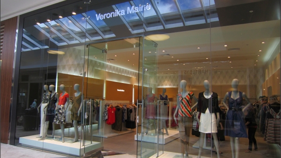 Frameless Glass Partitions, Walls, Glass Fins and Glazing Channels.